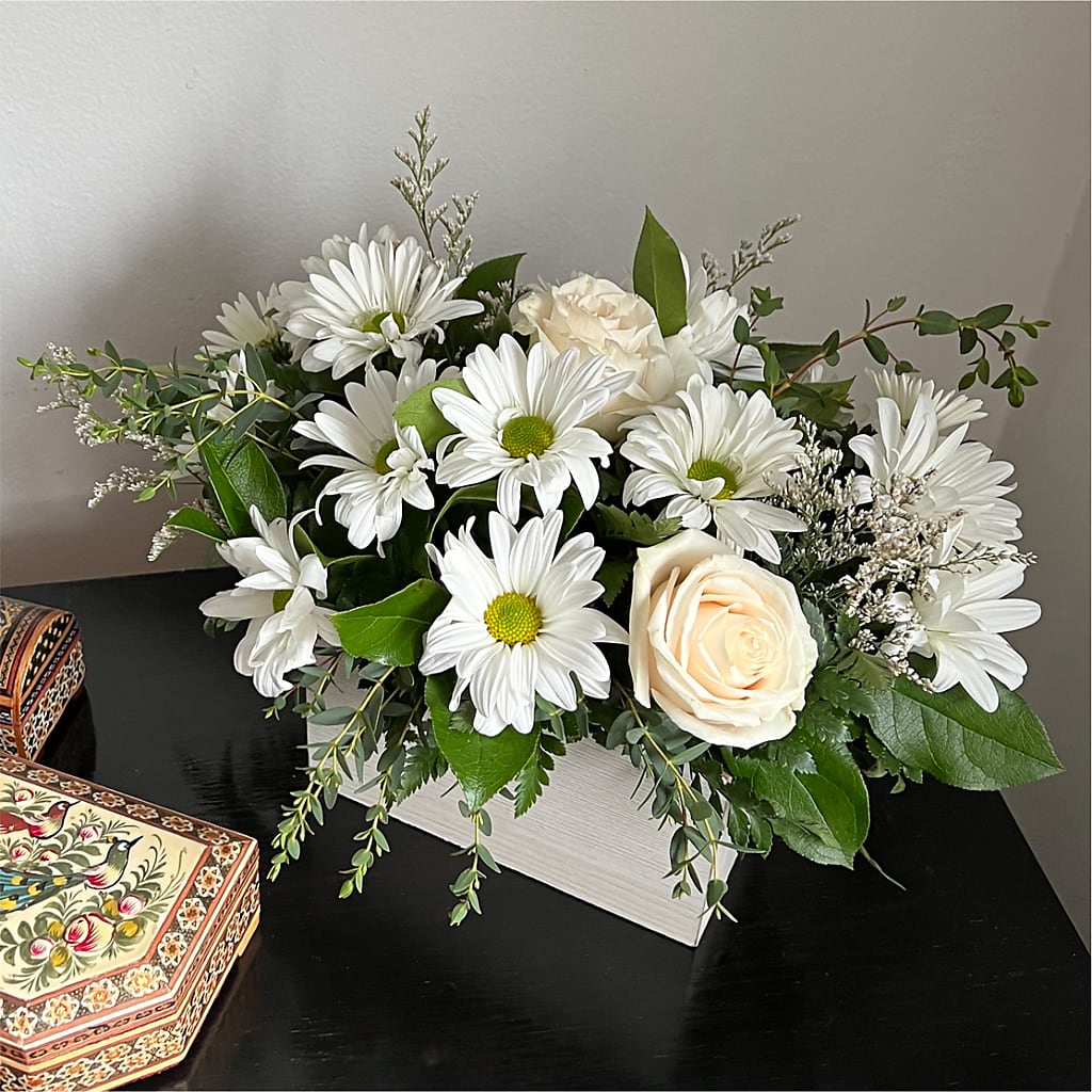 Fresh Linen Box Bouquet – Berkeley Florist, Moncks Corner SC