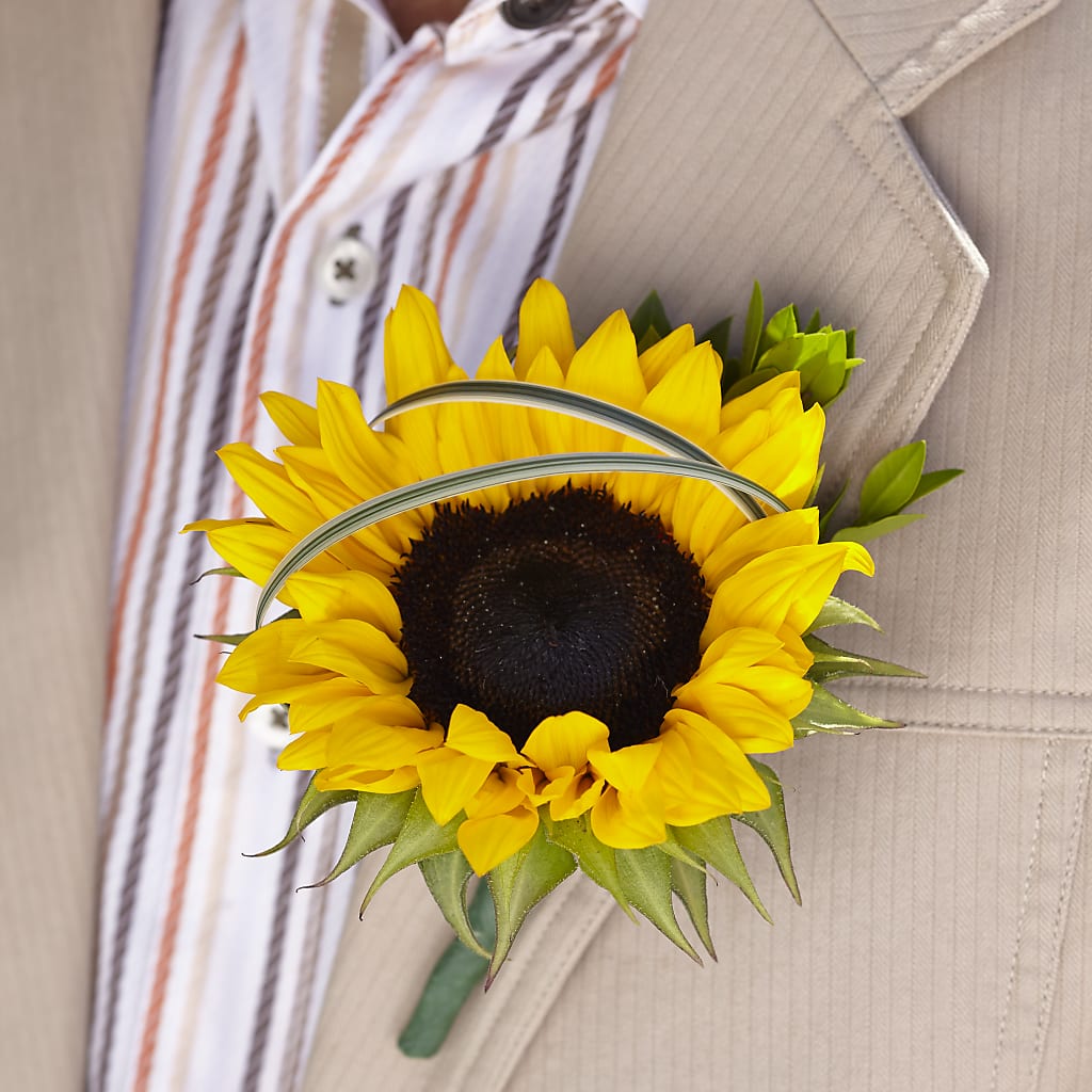 Free Spirit Boutonniere – Berkeley Florist, Moncks Corner SC